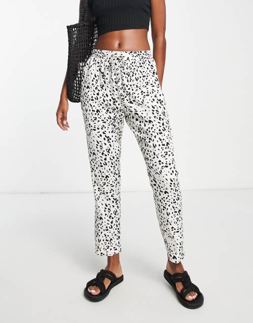 ASOS DESIGN – Joggersy we wzór zwierzęcy ze ściągaczami