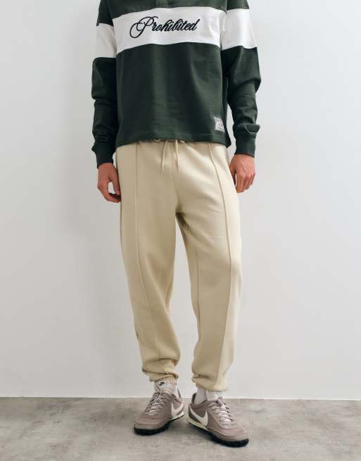 ASOS DESIGN joggery tapered z zakładkami w neutralnym kolorze, 5 z 5