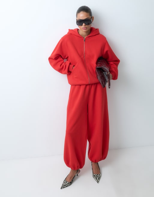 ASOS DESIGN – Czerwony zestaw z zapinaną z przodu na zamek bluzą z długimi rękawami i kapturem, 2 z 3