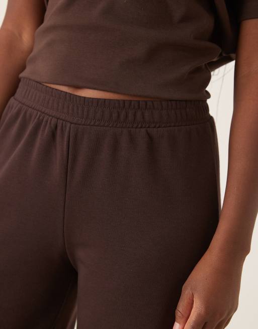 ASOS DESIGN - Joggingbroek met extreem wijde pijpen en lage taille in donkerbruin, 5 van 5