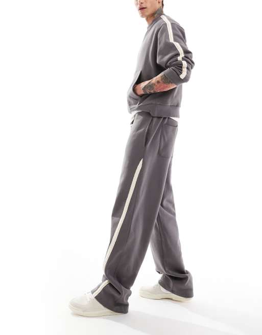 ASOS DESIGN - Joggingbroek met extreem wijde pijpen, strepen aan de zijkant en tekstprint in antraciet