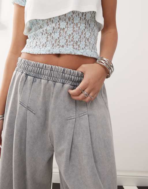 ASOS DESIGN - Joggingbroek met figuurnaden in grijs met acid wash, 4 van 5