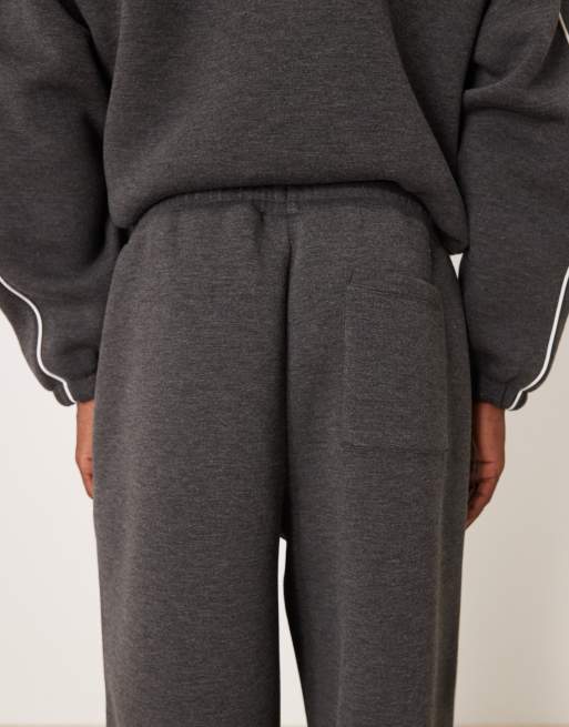 ASOS DESIGN - Joggingbroek met wijde pijpen en bies in donkergrijs, deel van co-ord set, 4 van 5