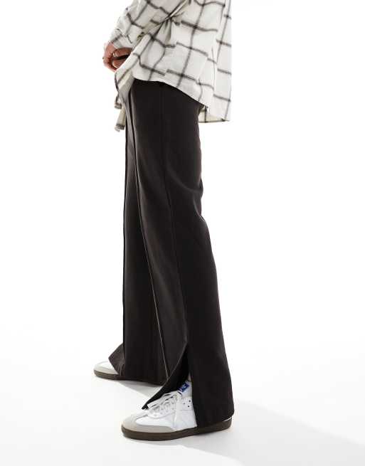 ASOS DESIGN - Joggingbroek met wijde pijpen en splitjes in bruin