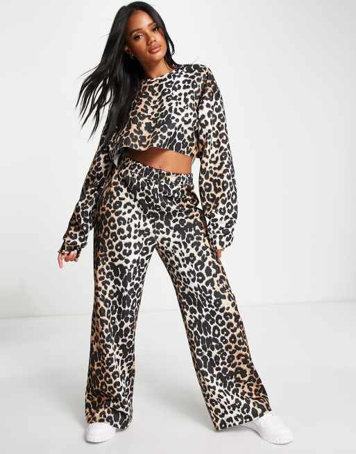 ASOS DESIGN - Joggingbroek met wijde pijpen in luipaardprint