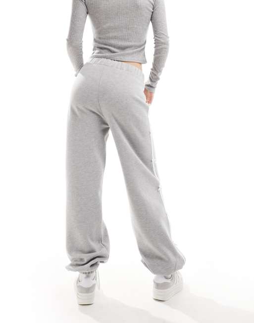 ASOS DESIGN - Joggingbroek met zijstreep en strikjes in gemêleerd grijs, 4 van 5