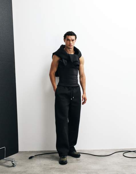 ASOS DESIGN - Joggingbroek van scuba-achtige stof met wijde pijpen en borduursel in zwart - view 1