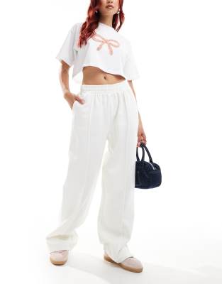 ASOS DESIGN - Jogginghose aus schwerem Material in Creme mit geradem Bein und Biesen-Neutral