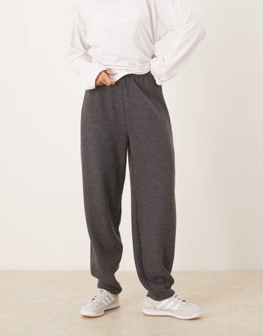 ASOS DESIGN – Jogginghose in Anthrazit mit weitem, abgerundetem Bein, Kombiteil, 3 von 5