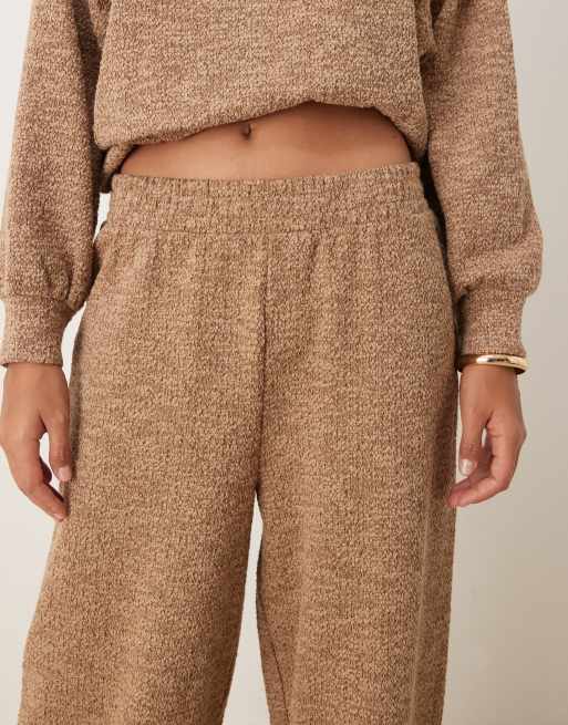 ASOS DESIGN – Jogginghose in Braun meliert mit abgerundetem Beinschnitt, Kombiteil, 3 von 5