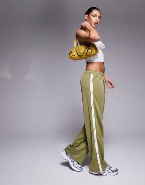 ASOS DESIGN – Jogginghose in Khaki mit weitem Bein und Streifen mit Druckknöpfen - view 1