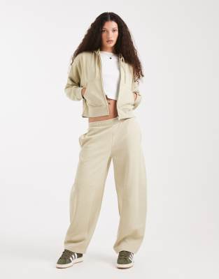 ASOS DESIGN - Jogginghose in Olivgrün mit weicher Innenseite und abgerundetem Beinschnitt