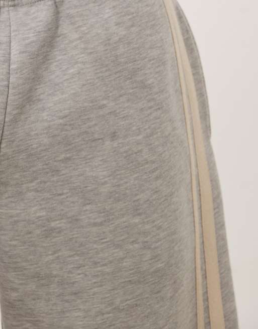 ASOS DESIGN - jorts de sudadera jaspeados con raya lateral en gris, 4 de 5