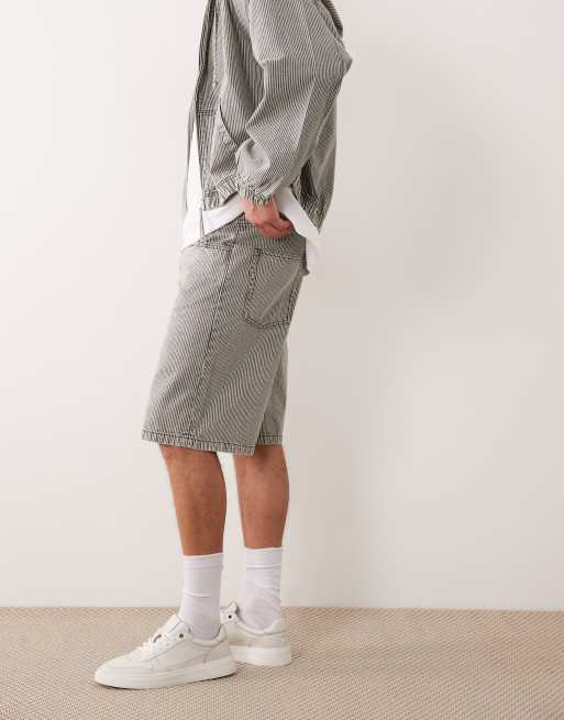 ASOS DESIGN - Jorts di jeans ampi grigi e bianchi a righe in coordinato , 2 di 5