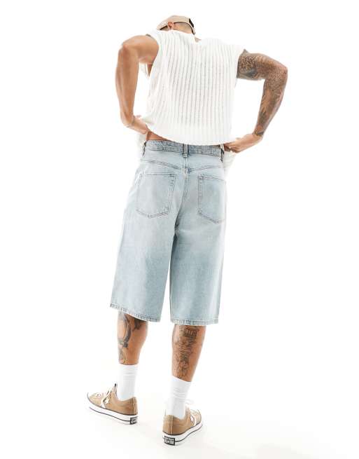 ASOS DESIGN - Jorts di jeans lunghi blu lavaggio chiaro con abrasioni, 4 di 5