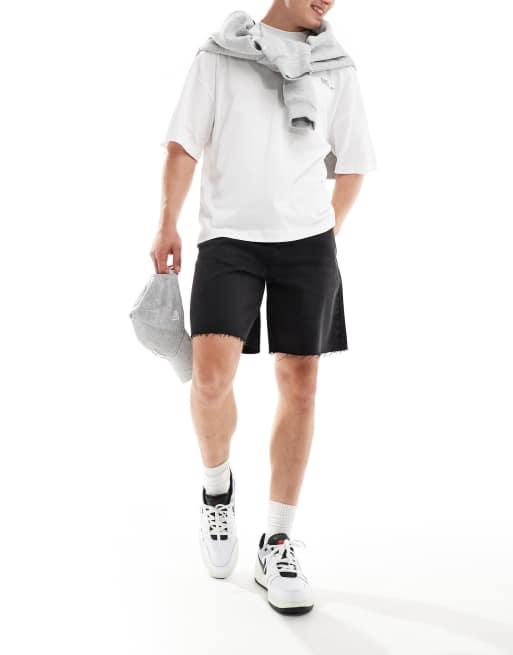 ASOS DESIGN - Jorts di jeans taglio standard con fondo grezzo nero slavato, 2 di 5