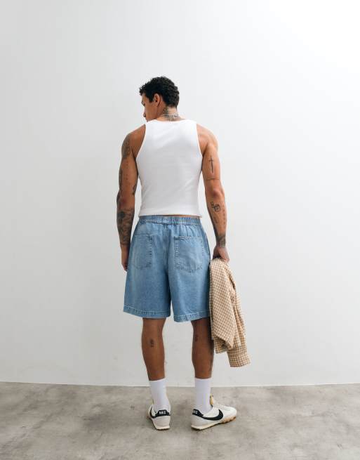 ASOS DESIGN - Jorts di media lunghezza lavaggio blu medio con vita elasticizzata, 3 di 5