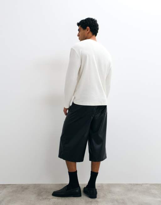 ASOS DESIGN jorts extralargos de cuero sintético negro, 3 de 5