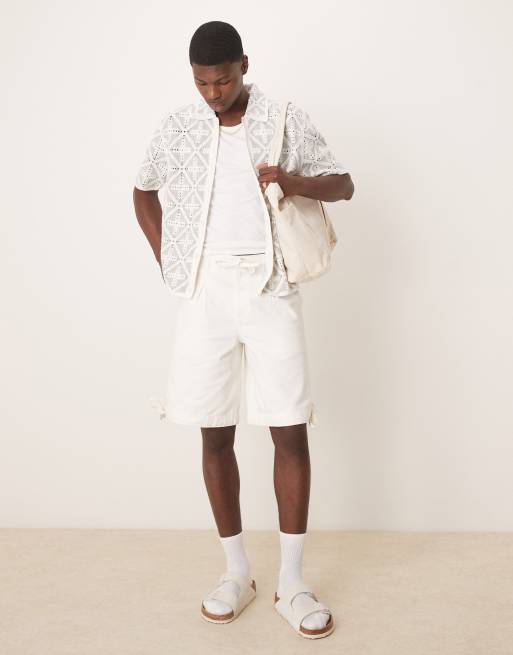 ASOS DESIGN – Jortsy w kolorze ecru o wydłużonym fasonie z zakładkami