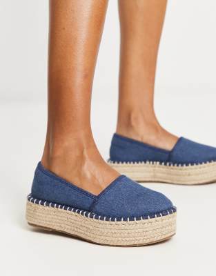 ASOS DESIGN - Journal - Espadrilles aus Jeansstoff mit flacher Plateausohle-Blau