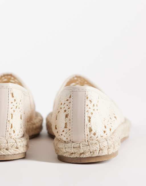 ASOS DESIGN – Joyce – Białe szydełkowane espadryle z zakrytymi noskami, 3 z 4