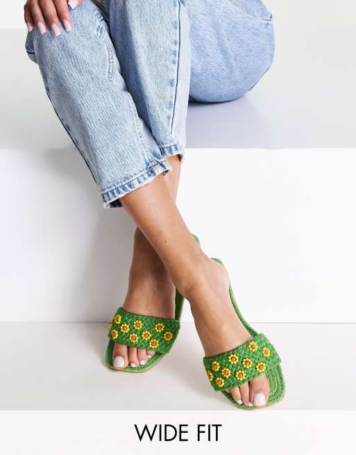 ASOS DESIGN - Juicy - Espadrilles stile sliders verdi a pianta larga con perline a forma di fiore