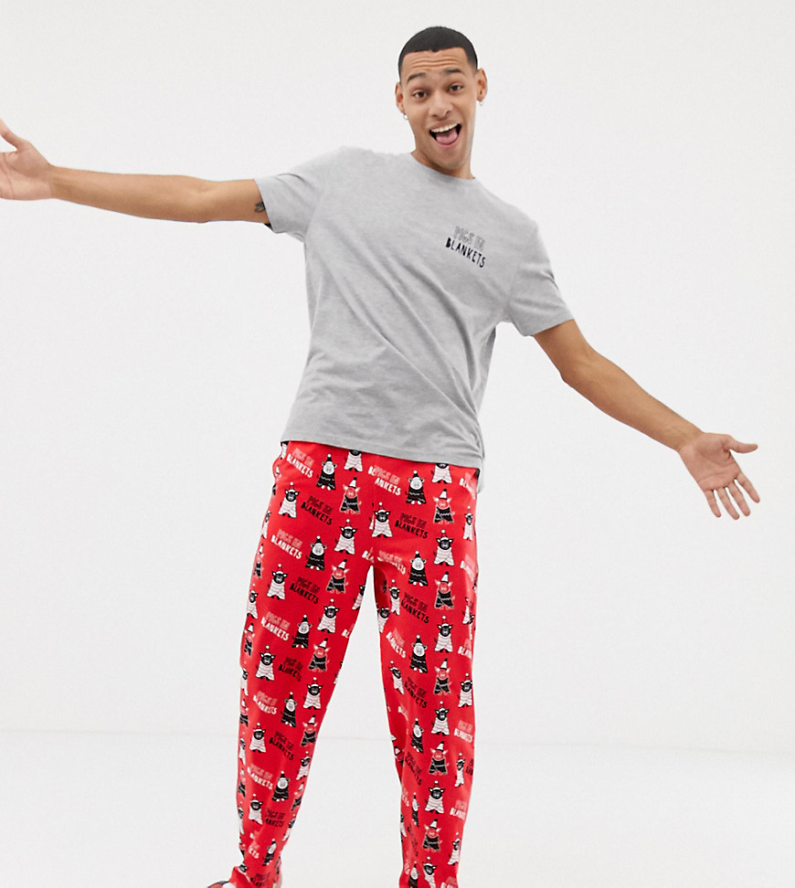 ASOS DESIGN – Julmönstrat pyjamasset med grisar-Röd