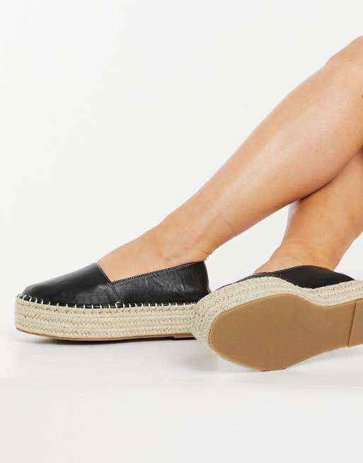 ASOS DESIGN July Espadrilles mit flacher Plateausohle in Schwarz weite Passform