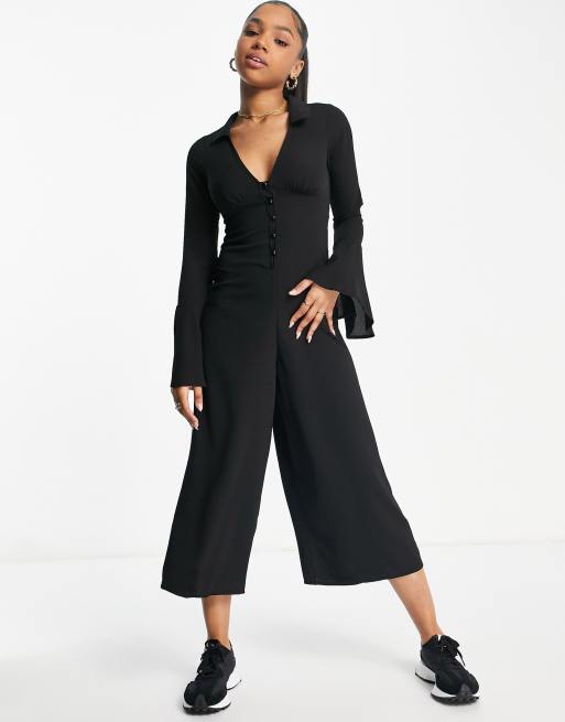ASOS DESIGN – Jumpsuit aus Blasenkrepp in Schwarz mit Rüschenärmeln 