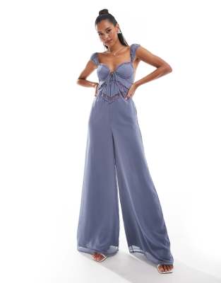 ASOS DESIGN - Jumpsuit aus Satin in gedecktem Blau mit Spitzeneinsatz, Korsettdetail und weitem Bein