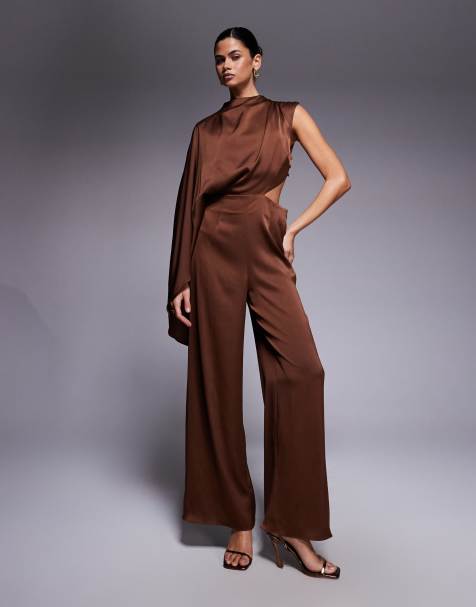 ASOS DESIGN – Jumpsuit aus Satin in Schokobraun mit One-Shoulder-Träger und Zierausschnitt - view 1