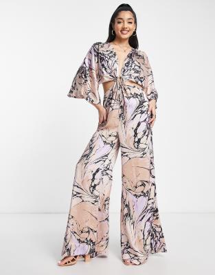 ASOS DESIGN - Jumpsuit aus Satin mit Kimonoärmeln und Marmordruck-Bunt