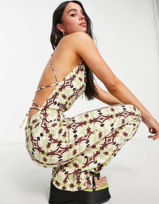 ASOS DESIGN - Jumpsuit i geometrisk print med halterneck og ben med svaj, 2 af 4