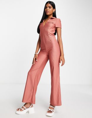 ASOS DESIGN - Jumpsuit im Stil der 70er in Staubrosé mit Kragen und Reißverschluss vorne-Rosa