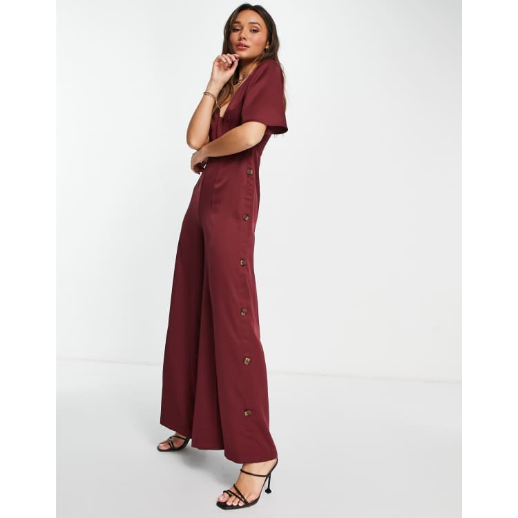 ASOS DESIGN Jumpsuit in Beerenrot mit seitlicher Knopfleiste und Fledermausarmeln ASOS