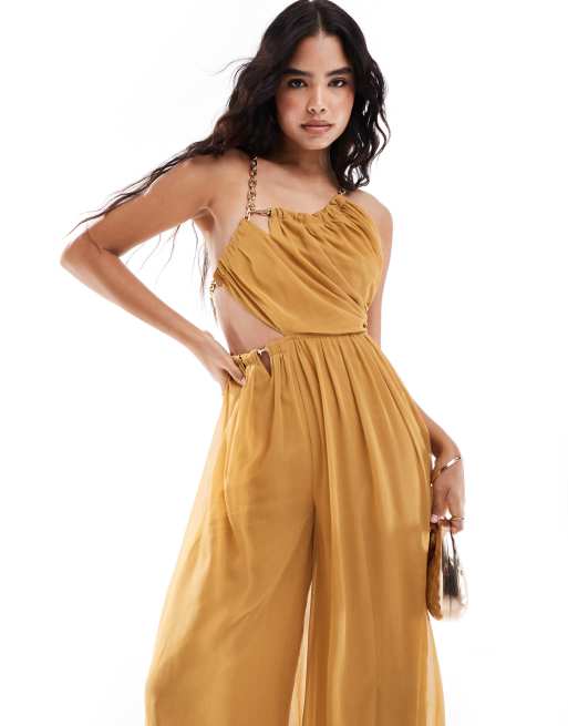 ASOS DESIGN Jumpsuit in Kastanienbraun mit Cut outs One Shoulder Trager und Kettendetail ASOS