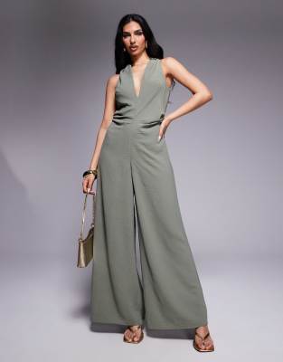 ASOS DESIGN - Jumpsuit in Khaki mit geraffter Taille und V-Ausschnitt-Bunt
