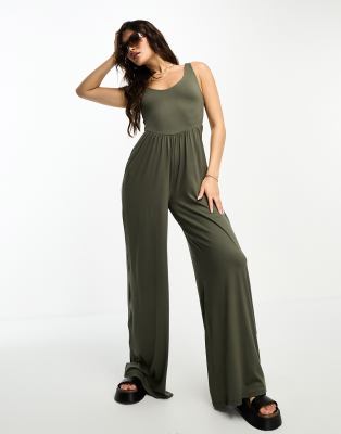 ASOS DESIGN - Jumpsuit in Khaki mit weicher Haptik und tief angesetzter Taille-Grün