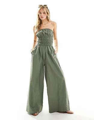 ASOS DESIGN -Jumpsuit in Olivgrün mit gesmoktem Oberteil und weitem Bein