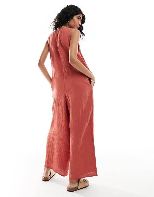 ASOS DESIGN – Jumpsuit in Rost mit Hosenrock-Design und Rundhalsausschnitt, 2 von 4