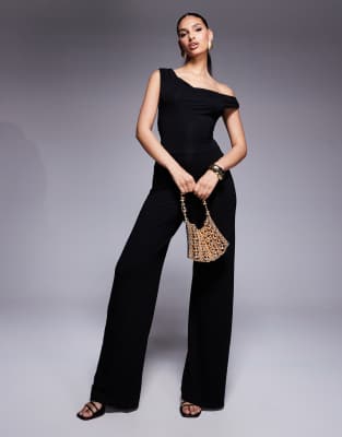 ASOS DESIGN - Jumpsuit in Schwarz mit abfallender Schulterpartie und Schnürung hinten