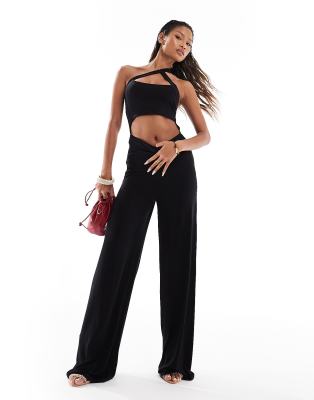ASOS DESIGN - Jumpsuit in Schwarz mit asymmetrischem Trägerdetail und Zierausschnitt