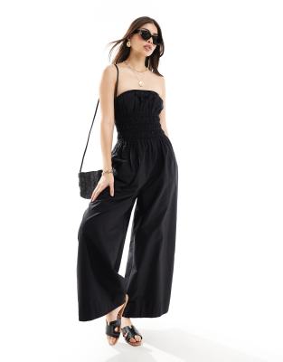 ASOS DESIGN - Jumpsuit in Schwarz mit gesmoktem Oberteil und weitem Bein