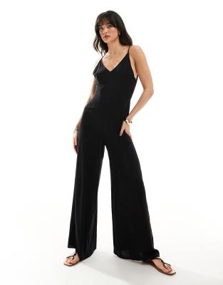 ASOS DESIGN - Jumpsuit in Schwarz mit hohem Trägeransatz und weitem Bein