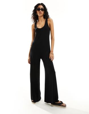 ASOS DESIGN - Jumpsuit in Schwarz mit U-Ausschnitt und weitem Bein