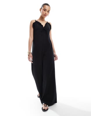 ASOS DESIGN - Jumpsuit in Schwarz mit weitem Bein, Rüschen und schmalen Trägern