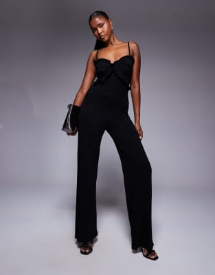 ASOS DESIGN - Jumpsuit in Schwarz mit weitem Bein, schmalen Trägern und Rüschen