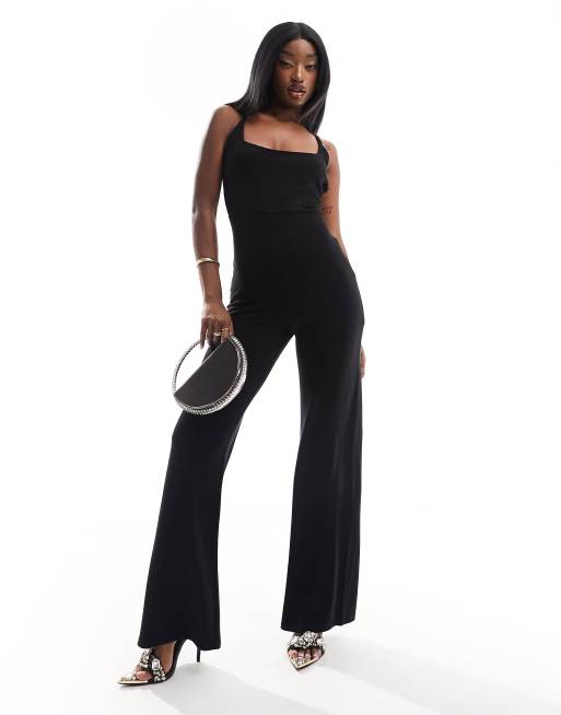 ASOS DESIGN – Jumpsuit in Schwarz mit weitem Bein und eckigem Ausschnitt mit Riemendetails hinten