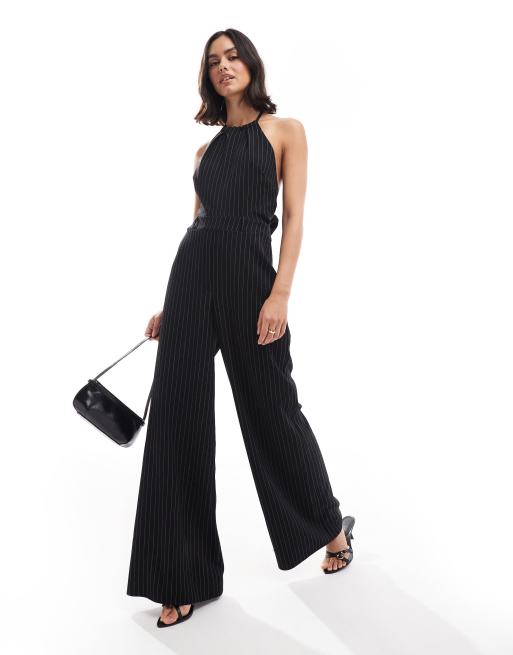 ASOS DESIGN Jumpsuit in Schwarz und WeiB gestreift mit Neckholder und Bindeband am Rucken ASOS