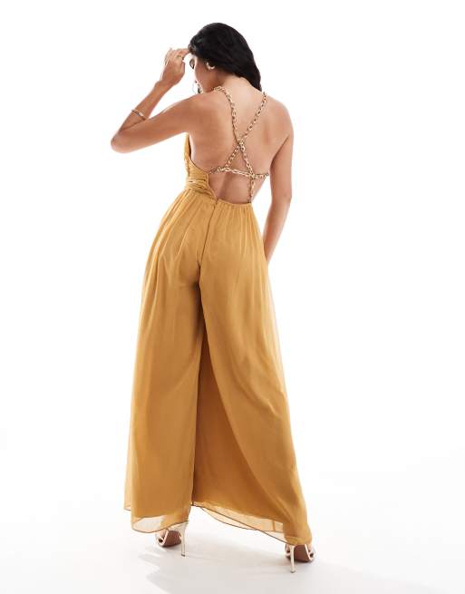ASOS DESIGN - Jumpsuit met blote schouder, uitsnijdingen en ketting in kastanje, 4 van 4
